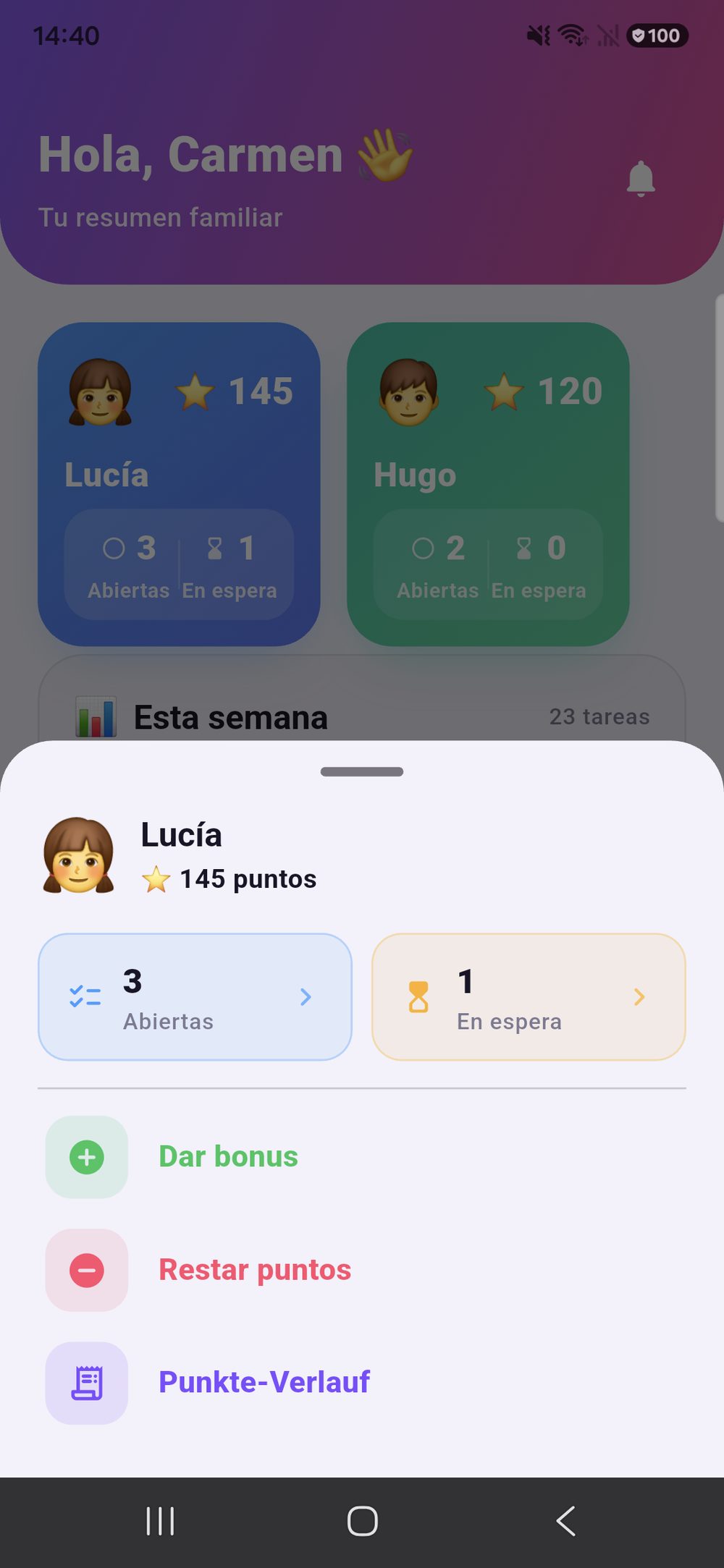 Zenz family: en el resumen familiar se ha tocado la tarjeta de un menor — una hoja muestra los puntos, las tareas pendientes y en espera y los botones «Dar un extra» y «Restar puntos».