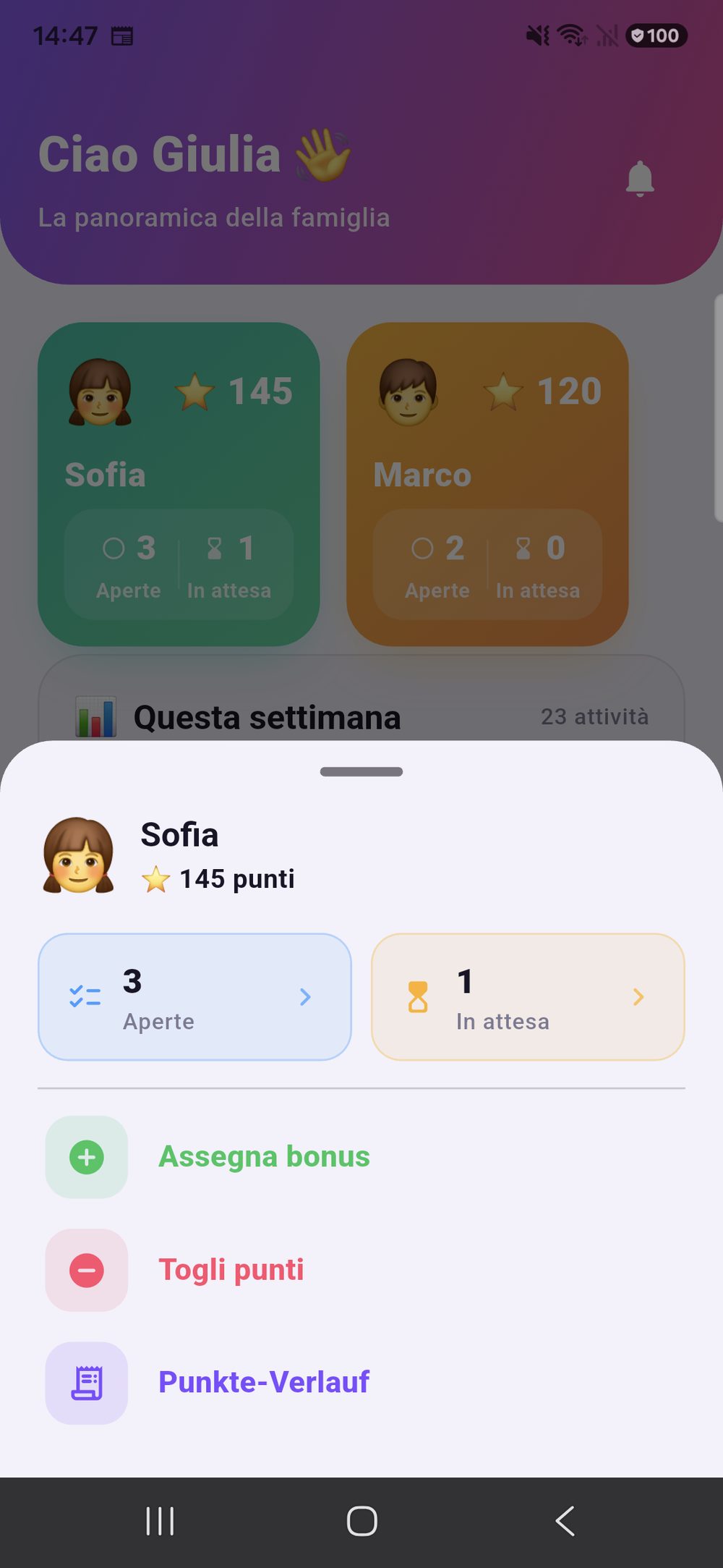 Zenz family: sulla panoramica familiare è stata toccata la scheda di un bambino — un foglio mostra i punti, le attività aperte e in attesa e i pulsanti «Dai un bonus» e «Togli punti».